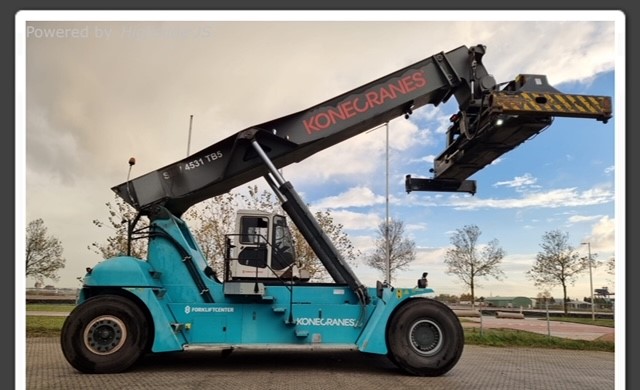Reach Stacker