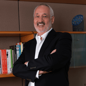 Jorge Américo Flores (Moderador)